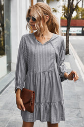 Gestreiftes Langarmkleid mit V-Ausschnitt und Kordelzug